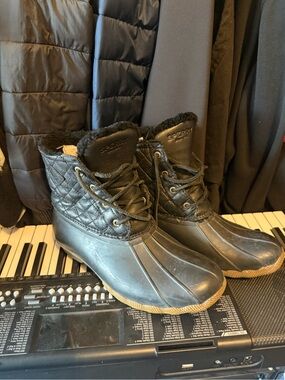 Sperry Black Quilted Lace-Up Duck Boots with Tan Outsole